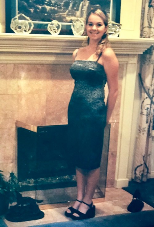 Don’t you just love those 90’s shoes?! 